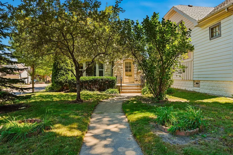 2202 S 70th St, West Allis, WI 53219 - #2
