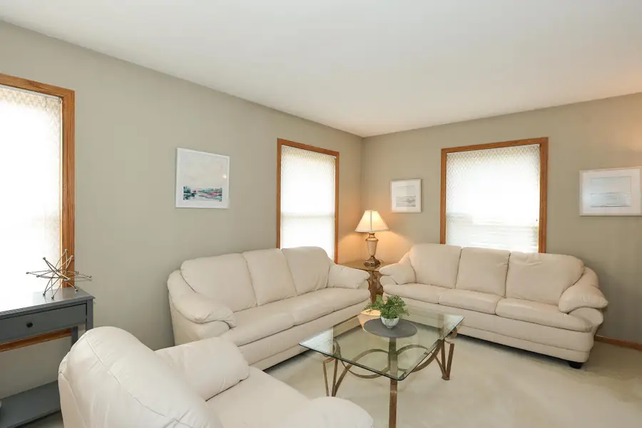 8795 S Lizanne Dr, Oak Creek, WI 53154 - #3