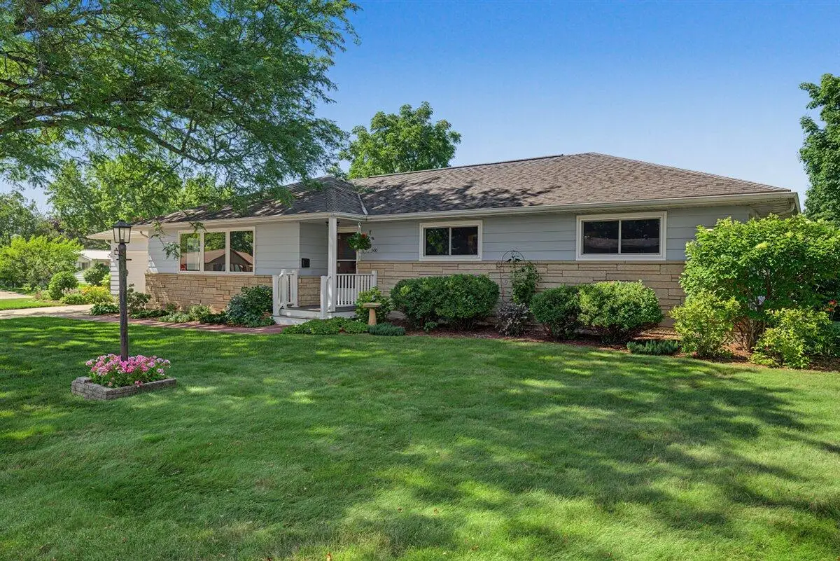 300 Sherry Ln, Viroqua, WI 54665 - #1