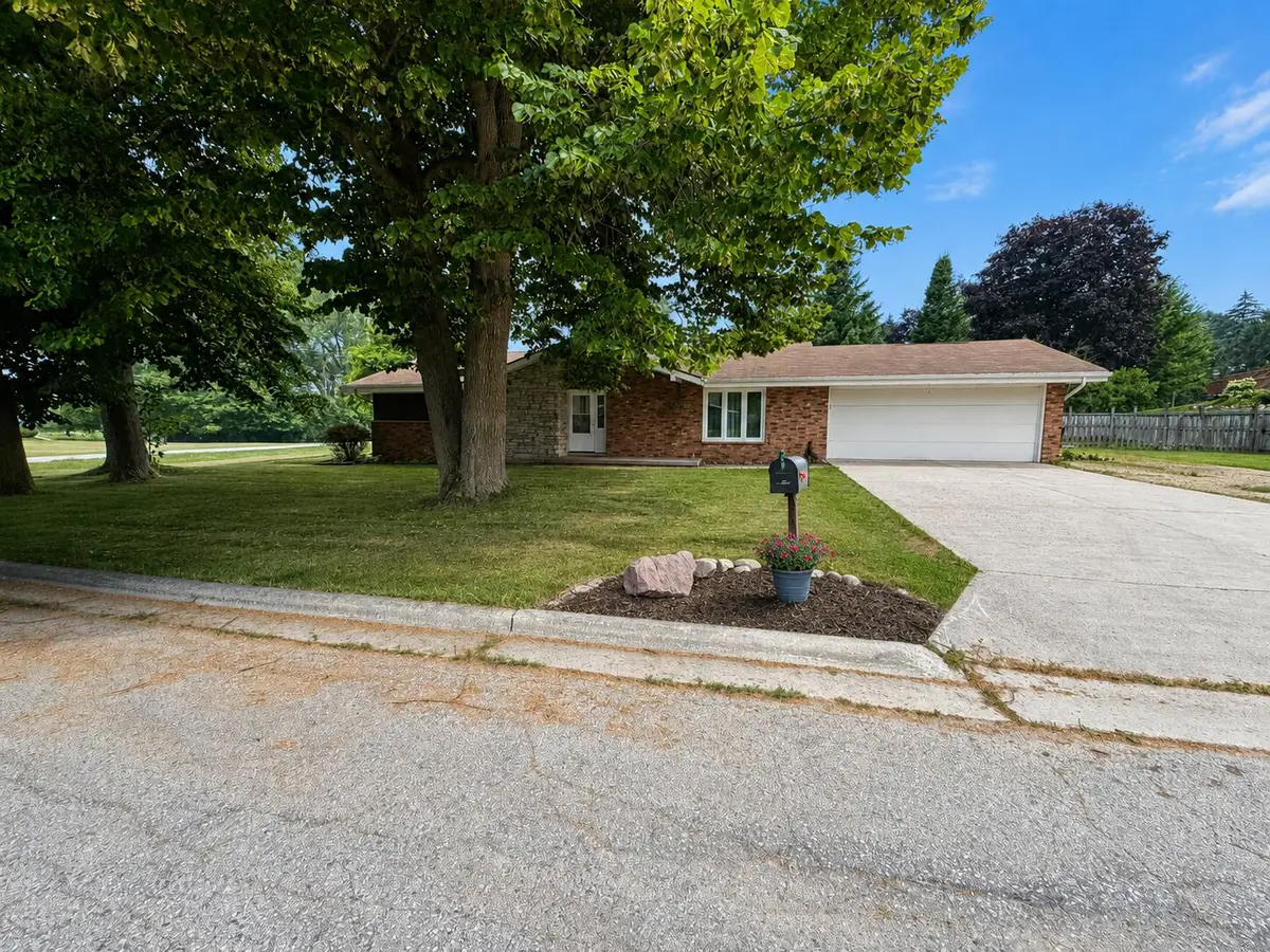 100 Highland St, Adell, WI 53001 - #1