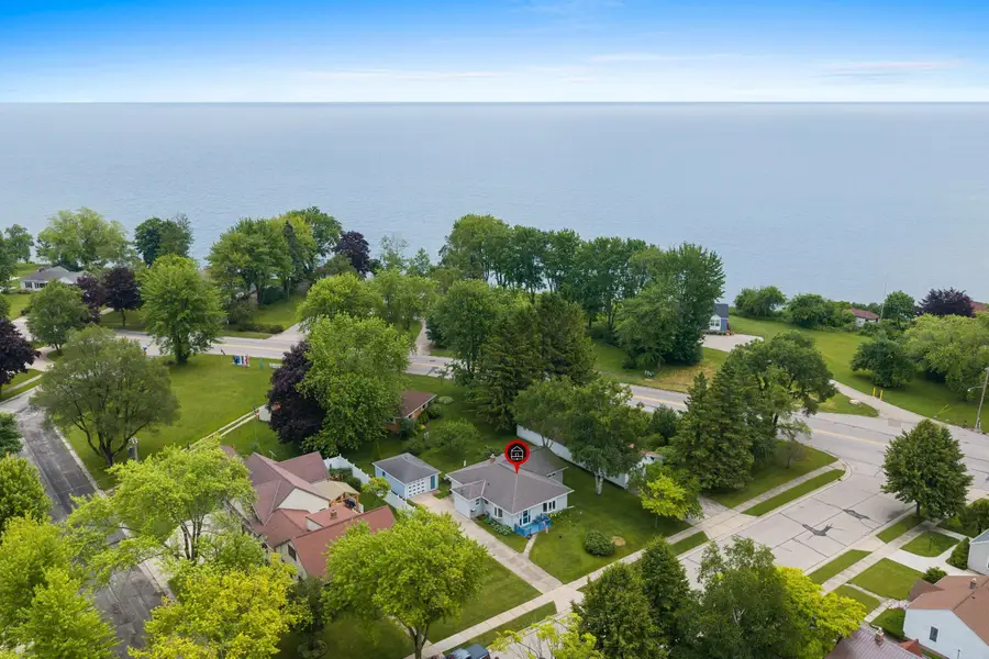 120 Vernon St, Algoma, WI 54201 - #3