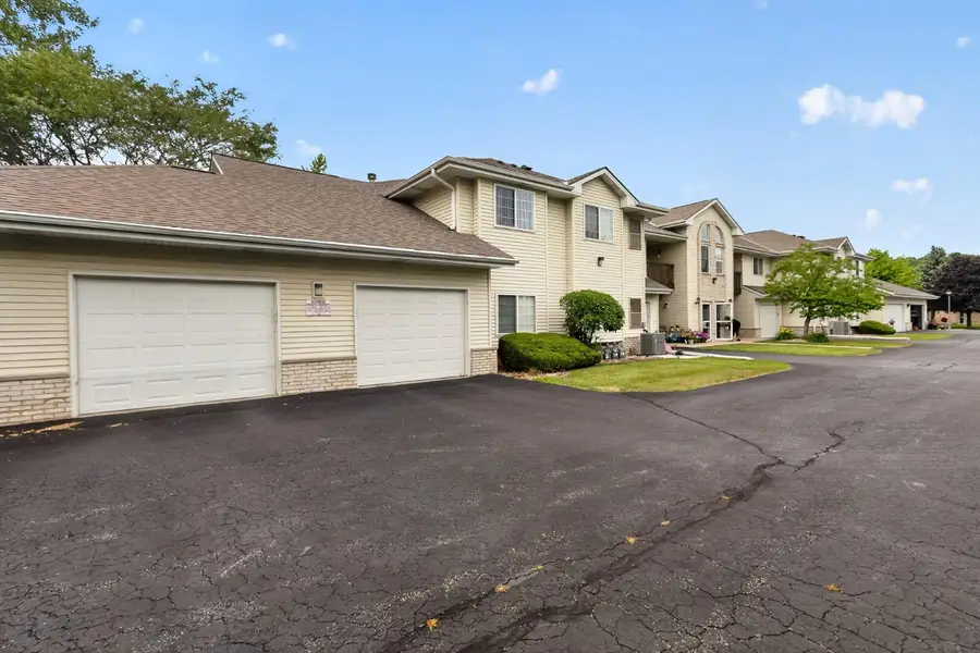 6115 S Creekside Dr, Cudahy, WI 53110 - #2
