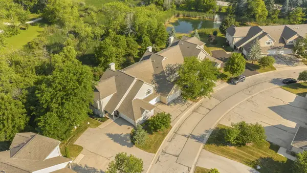9140 W Elm Ct, Franklin, WI 53132