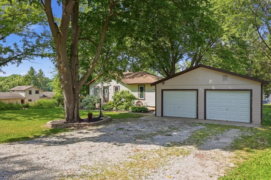 8710 Buena Dr, Burlington, WI 53105 - #2