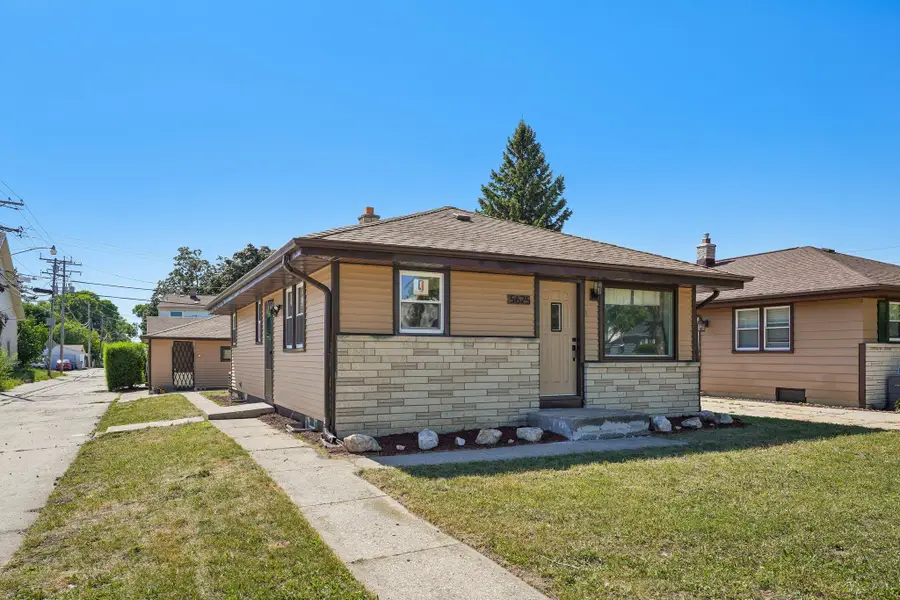 5625 N 92nd St, Milwaukee, WI 53225 - #2