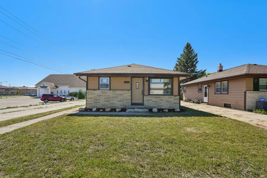 5625 N 92nd St, Milwaukee, WI 53225 - #3