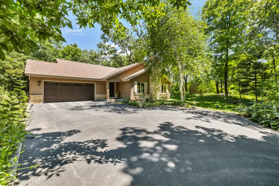 W342S4510 Moraine Hills Dr, Ottawa, WI 53118 - #2