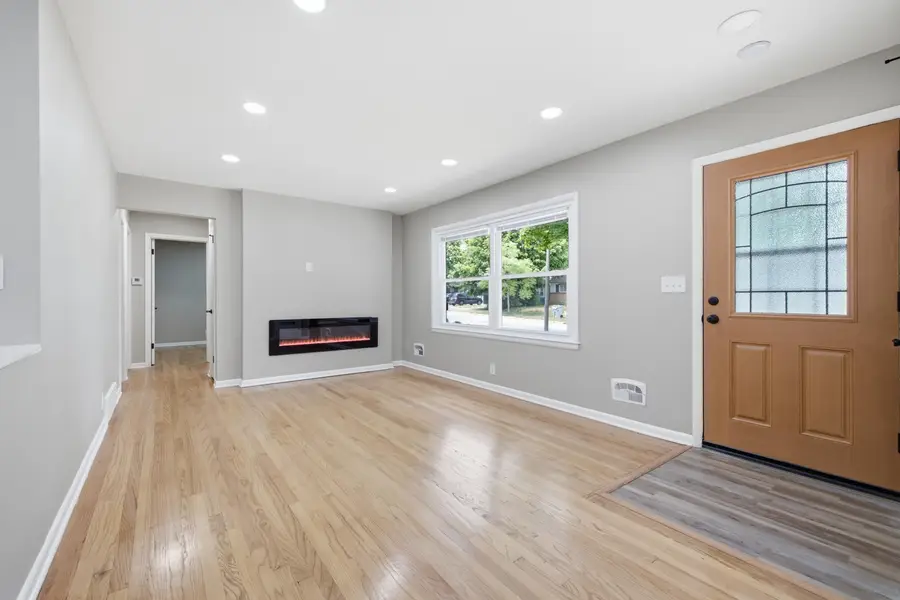 8233 W Lancaster Ave, Milwaukee, WI 53218 - #2