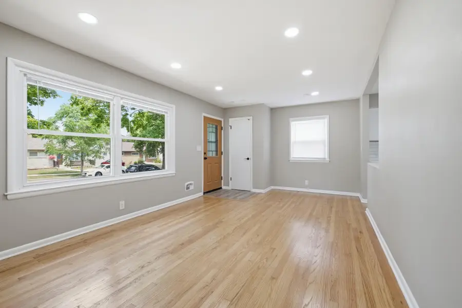 8233 W Lancaster Ave, Milwaukee, WI 53218 - #3