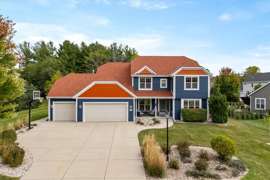 W273N2420 Arlington Ct, Pewaukee, WI 53072 - #2