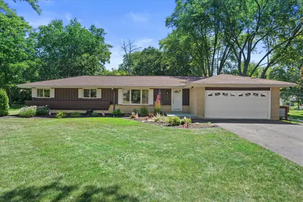 3580 Hollywood Ln, Brookfield, WI 53045