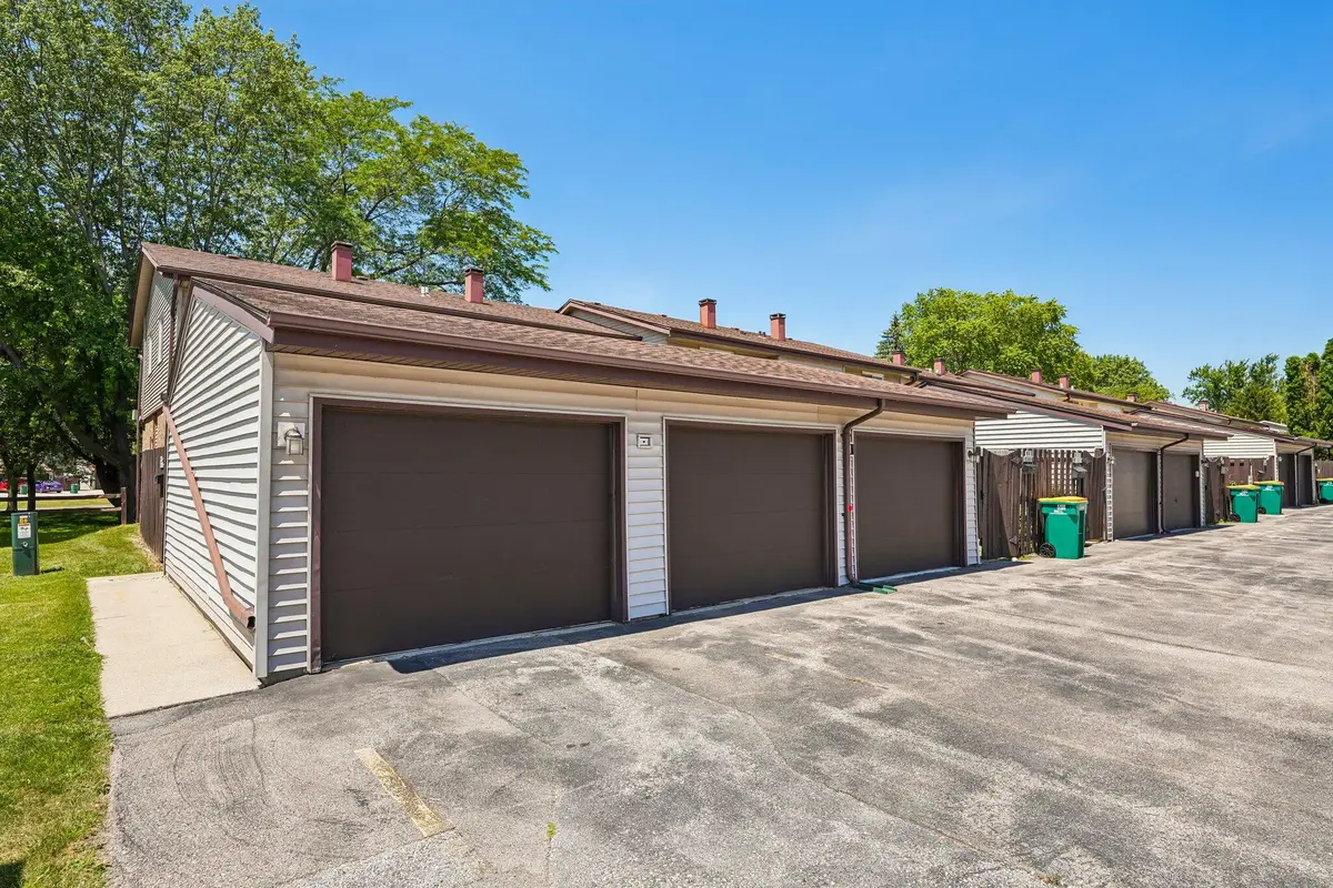 W163N11467 Windsor Ct, Germantown, WI 53022 - #1