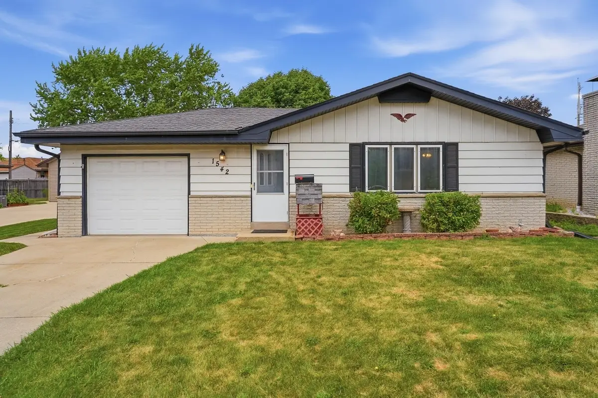 1542 W Iona Ter, Milwaukee, WI 53221 - #1