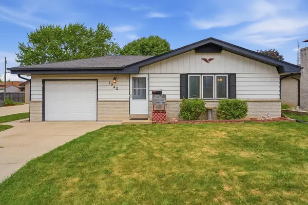 1542 W Iona Ter, Milwaukee, WI 53221