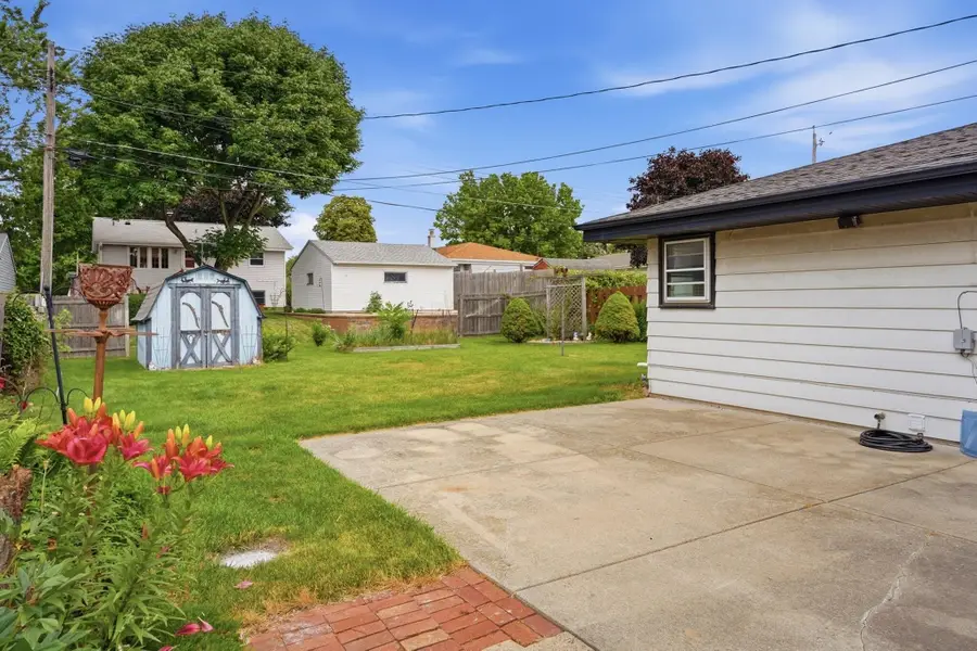 1542 W Iona Ter, Milwaukee, WI 53221 - #3