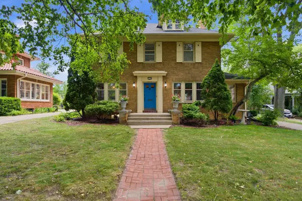 1534 Upper Pkwy S, Wauwatosa, WI 53213