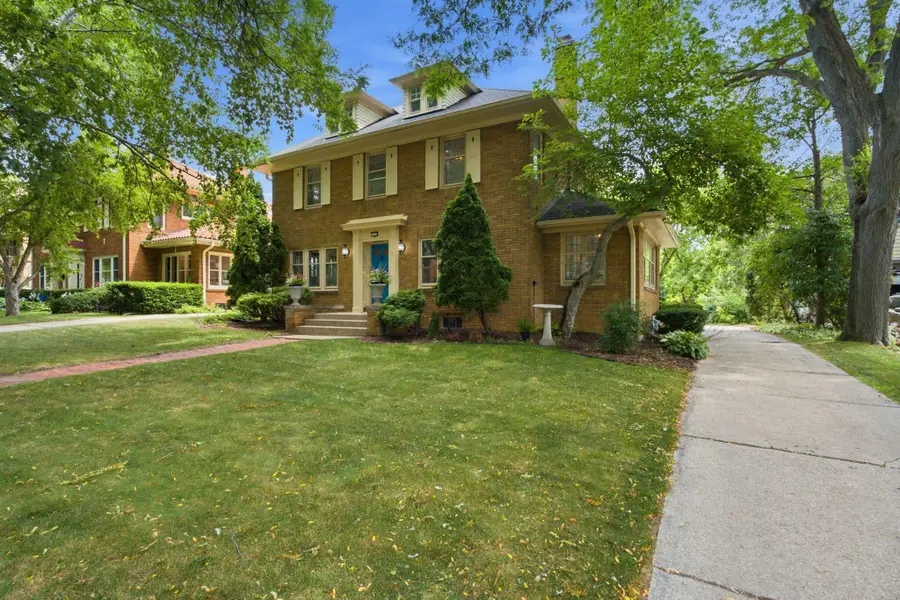 1534 Upper Pkwy S, Wauwatosa, WI 53213 - #2