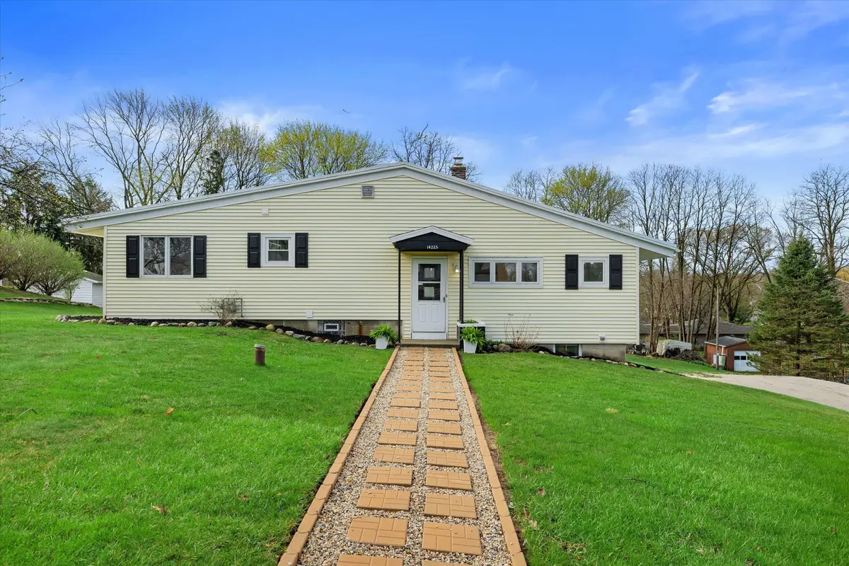 14225 Forest View Ln, Brookfield, WI 53005 - #1