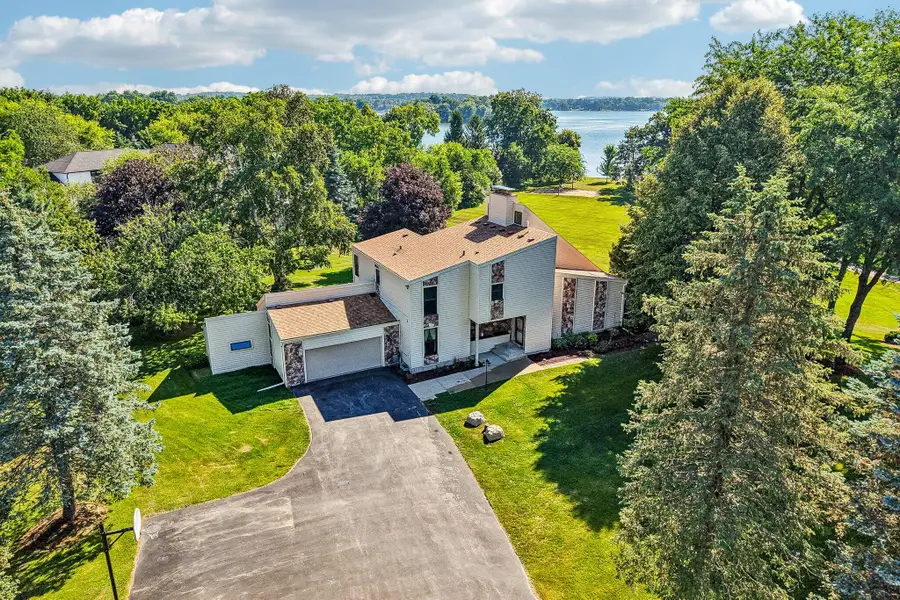 N61W35366 Mariner Ct, Oconomowoc, WI 53066 - #2