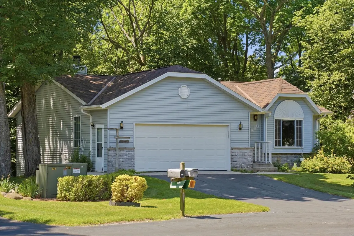 117 Manor Ct, Slinger, WI 53086 - #1