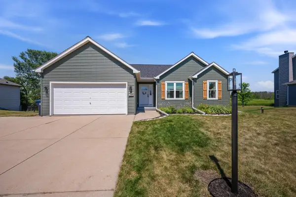 W1066 Audubon Park Dr, Ixonia, WI 53036