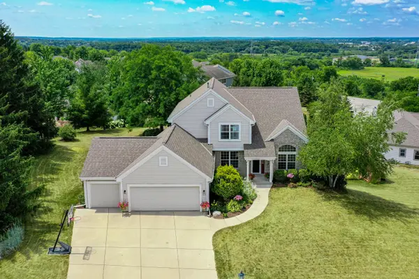 1621 Hunter Rd, Waukesha, WI 53189