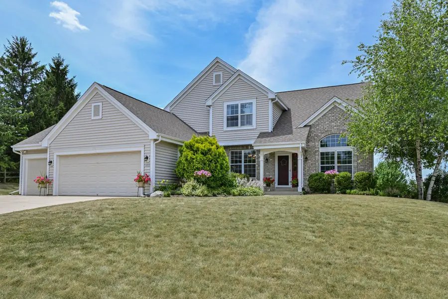 1621 Hunter Rd, Waukesha, WI 53189 - #2