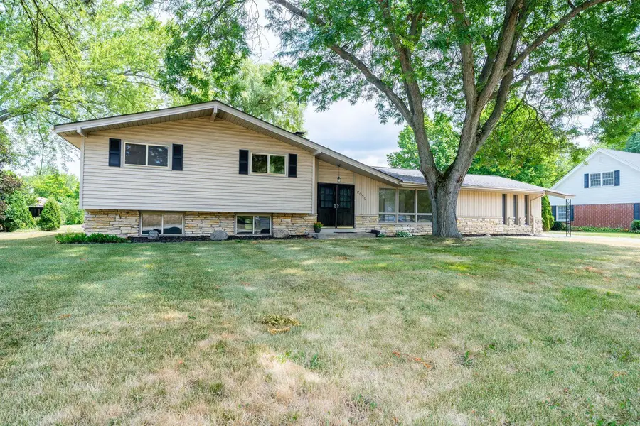 2050 Mt Kisco Dr, Elm Grove, WI 53122 - #2