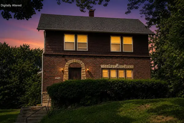 3716 W Sarnow St, Milwaukee, WI 53208