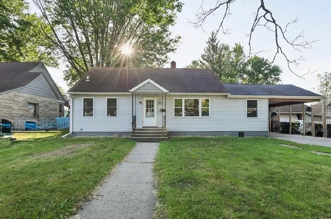 531 Ellinwood Ave, Reedsburg, WI 53959 - #1