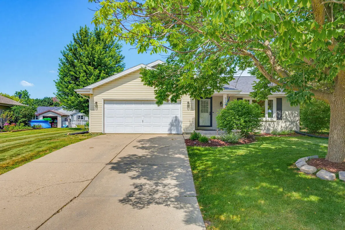 7283 S Countryside Dr, Franklin, WI 53132 - #1