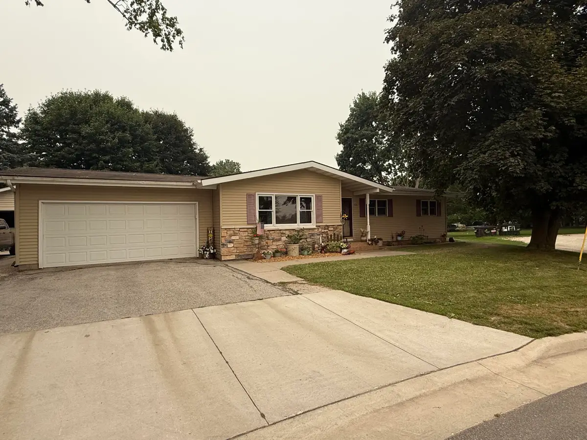 510 Laurel Dr, Francis Creek, WI 54214 - #1