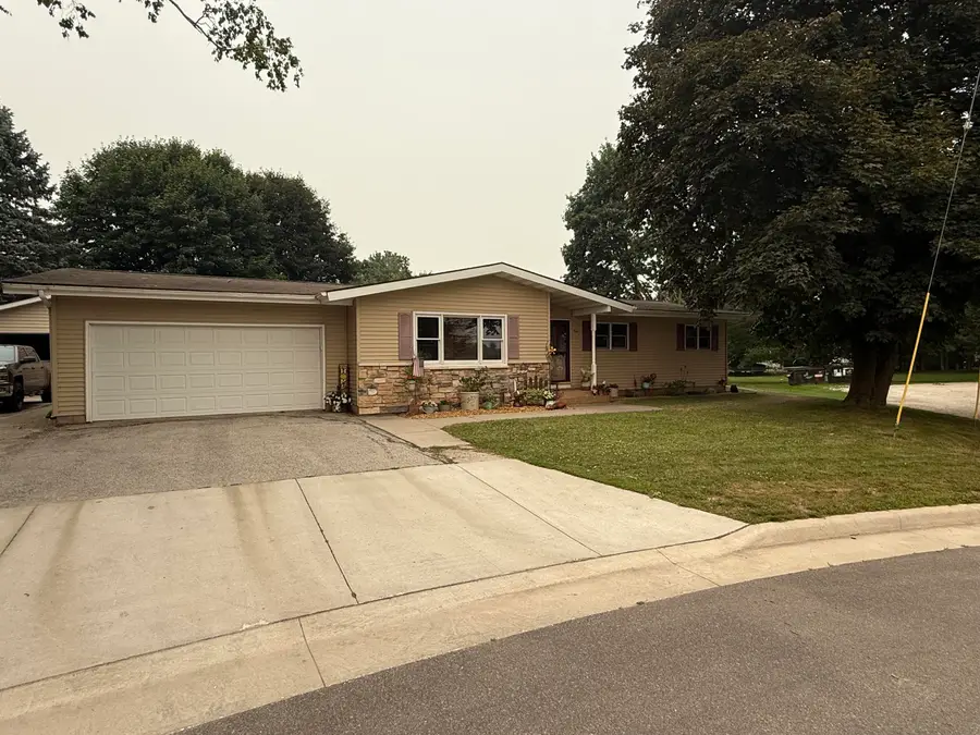 510 Laurel Dr, Francis Creek, WI 54214 - #2