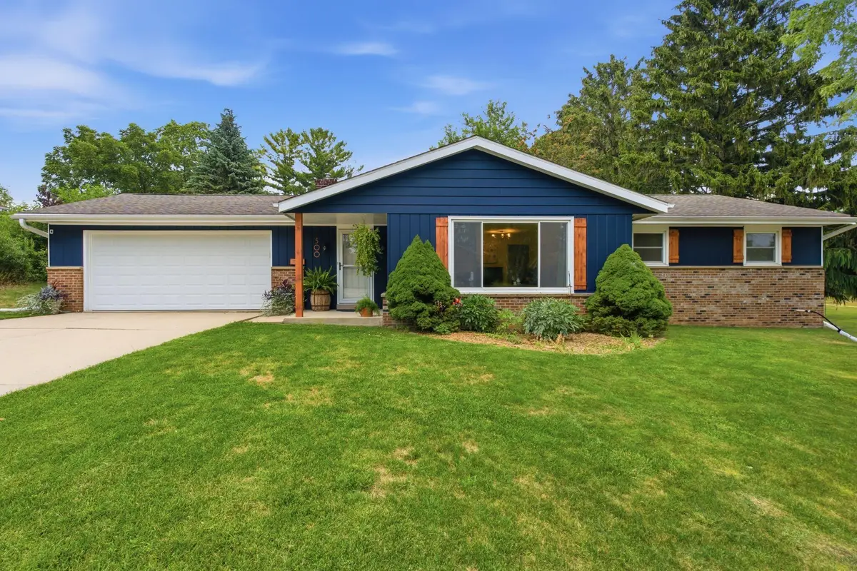 500 Summit Dr, Port Washington, WI 53074 - #1