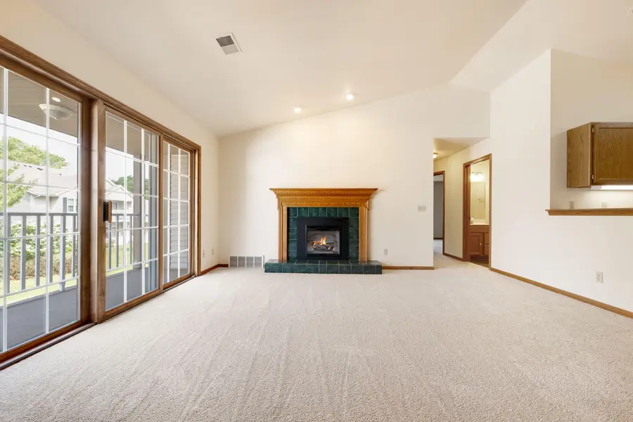 206 Bur Oak Ln, Grafton, WI 53024 - #2