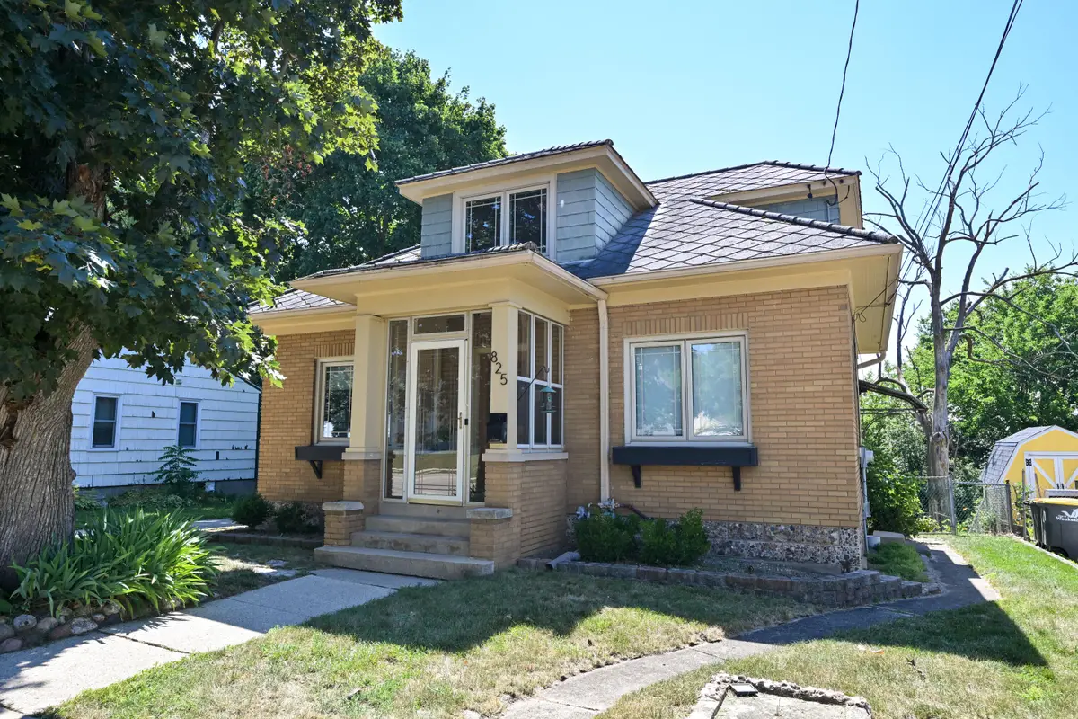 825 Buena Vista Ave, Waukesha, WI 53188 - #1