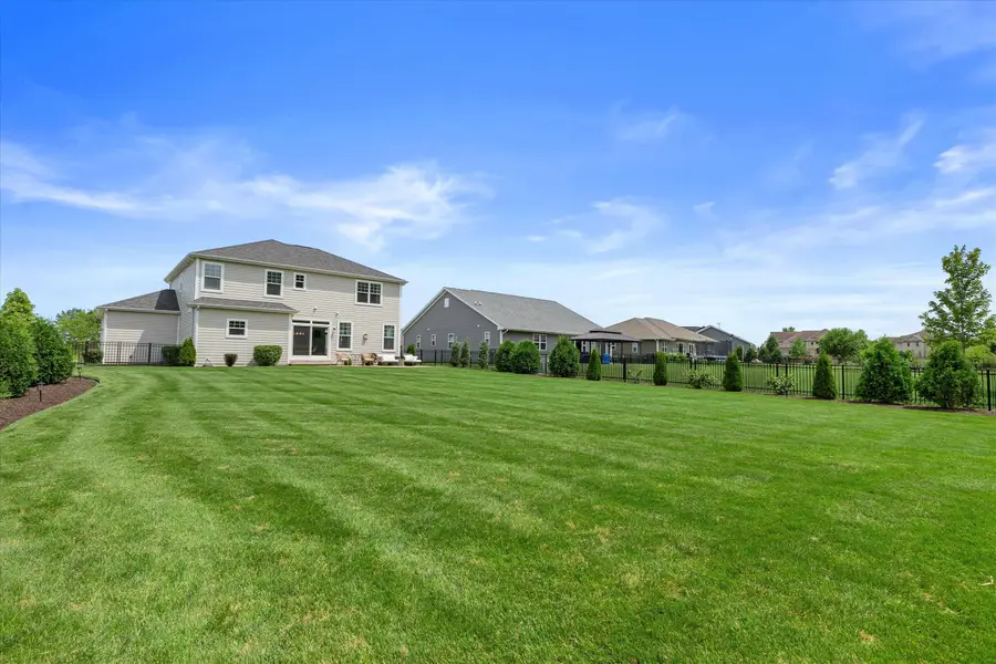 9110 Creekside Cir, Pleasant Prairie, WI 53158 - #2