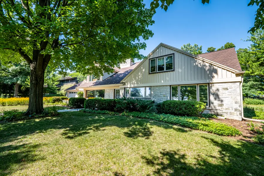 16755 Shore Line Dr, Brookfield, WI 53005 - #2