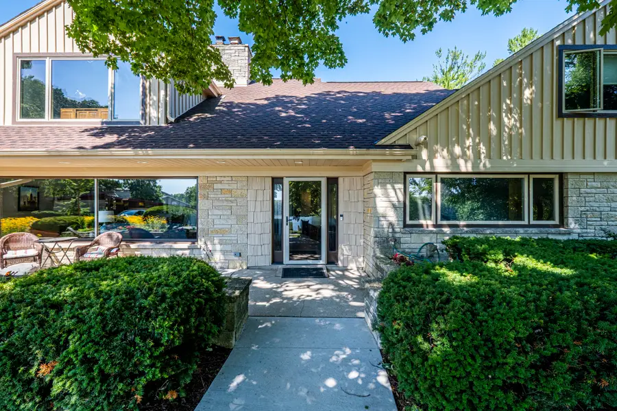 16755 Shore Line Dr, Brookfield, WI 53005 - #3