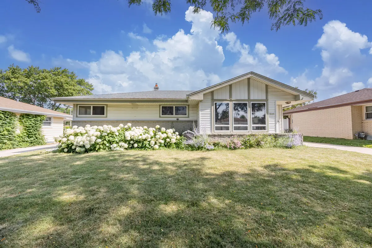 2940 E Wanda Ave, Cudahy, WI 53110 - #1