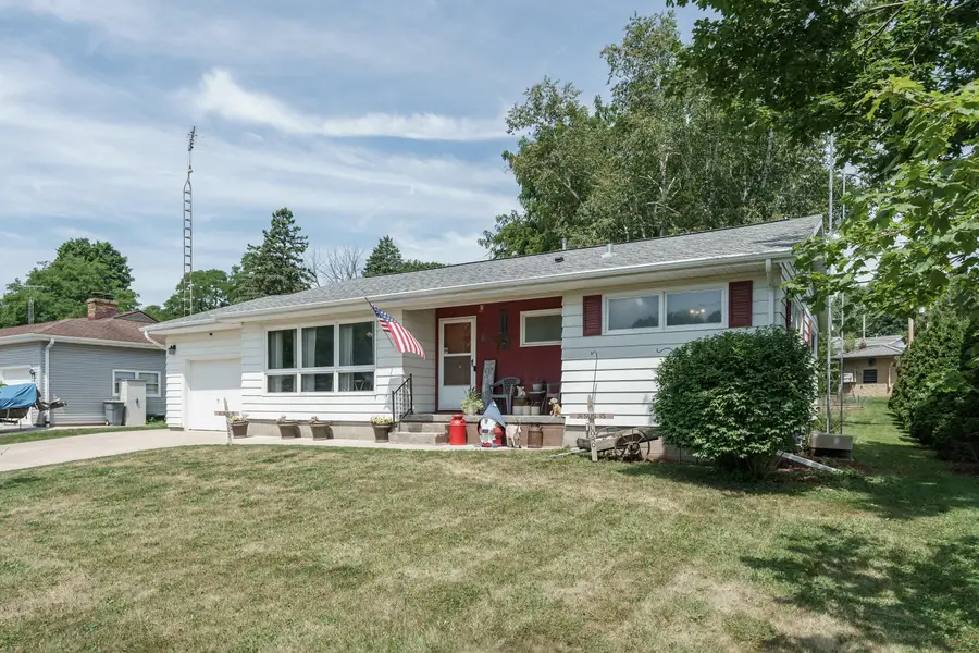 24 Park View Ln, Watertown, WI 53094 - #2