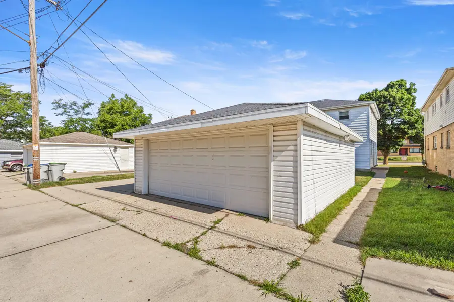 9703 W Capitol Dr, Milwaukee, WI 53222 - #3