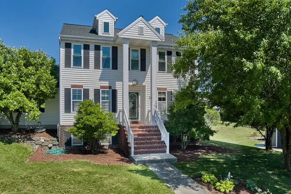 N166W21071 Parkway Dr, Jackson, WI 53037