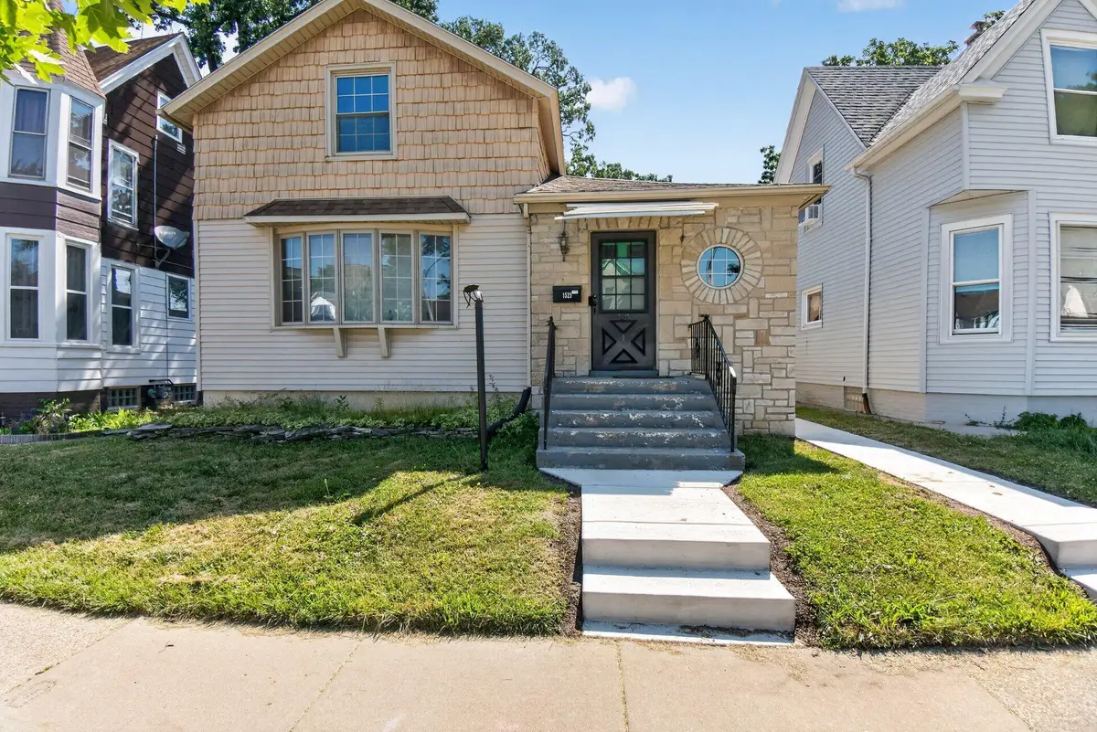 1525 Holmes Ave, Racine, WI 53405 - #1