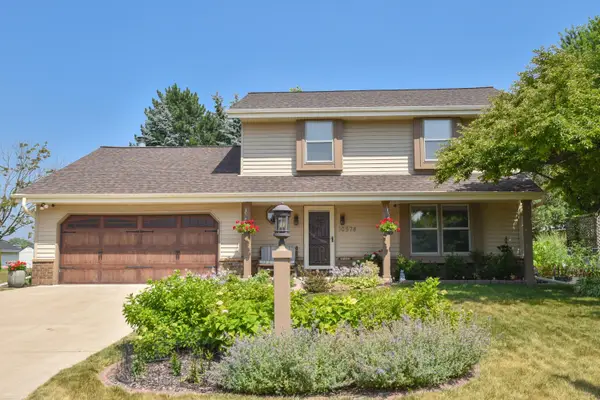 W163N10578 Ridgeview Ln, Germantown, WI 53022