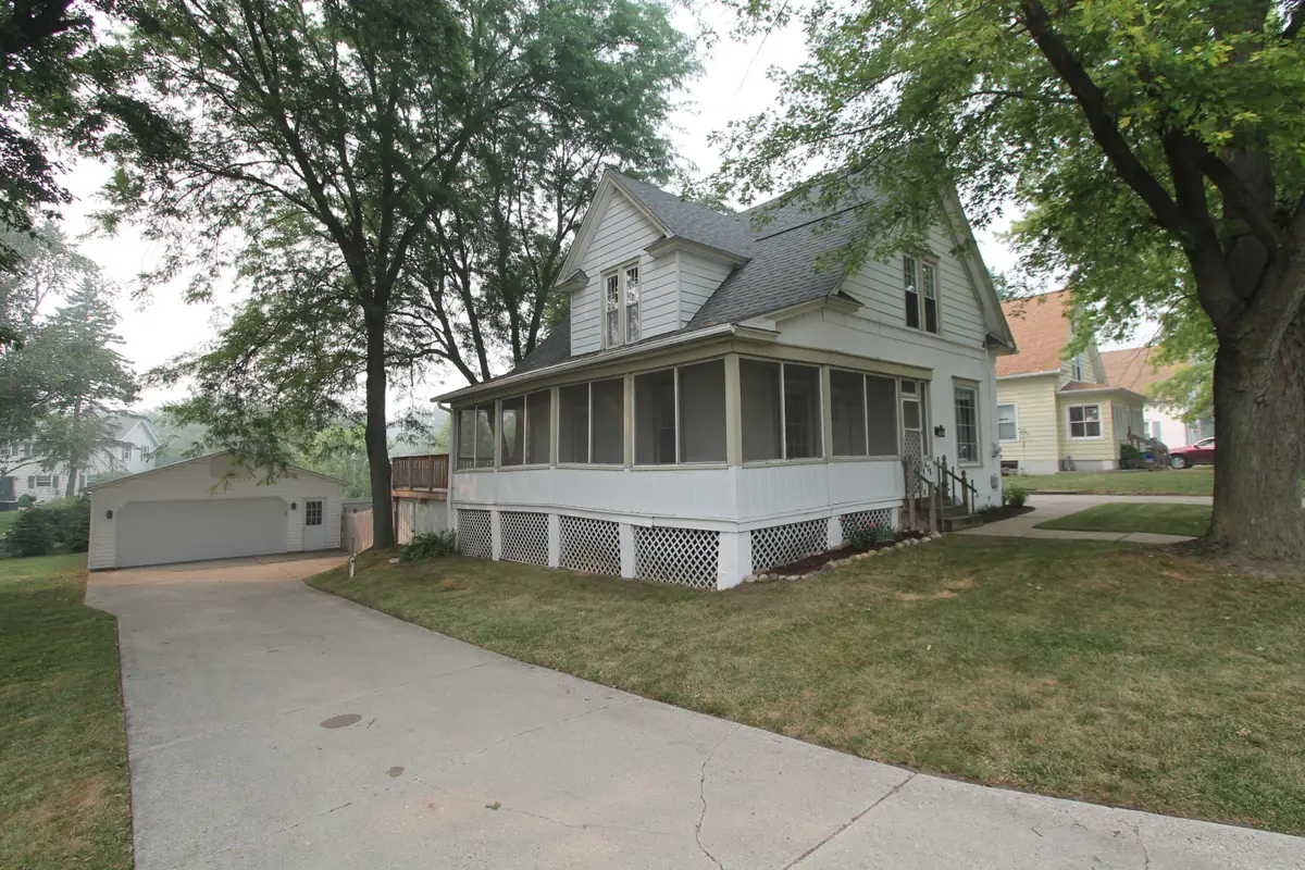 608 S Browns Lake Dr, Burlington, WI 53105 - #1