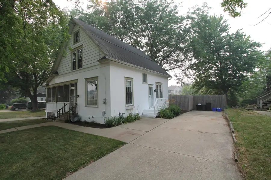608 S Browns Lake Dr, Burlington, WI 53105 - #3