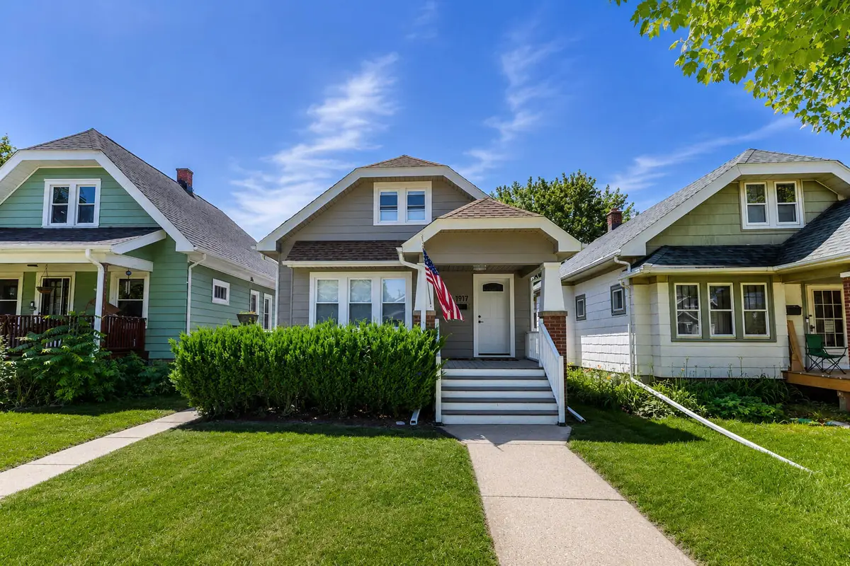 1917 S 71st St, West Allis, WI 53219 - #1