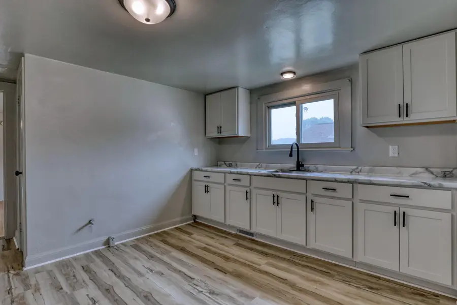 2213 S 74th St, West Allis, WI 53219 - #2