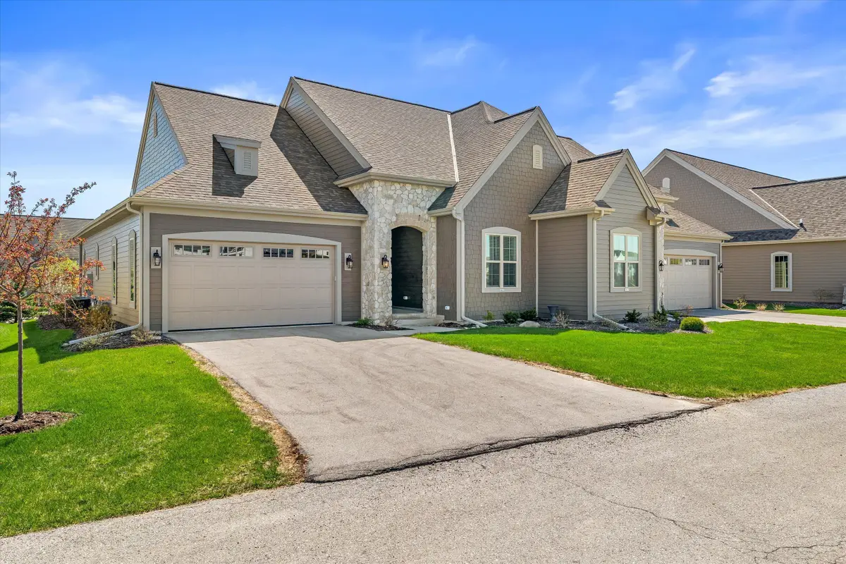 1615 Belmont Ln, Oconomowoc, WI 53066 - #1
